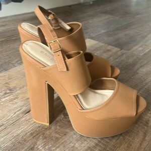 Platform suede heal size 7.5